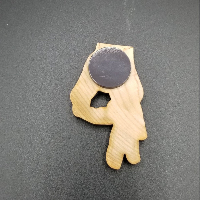 Circle game hand wood magnet