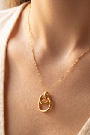 Gold Interlocking Circle Necklace