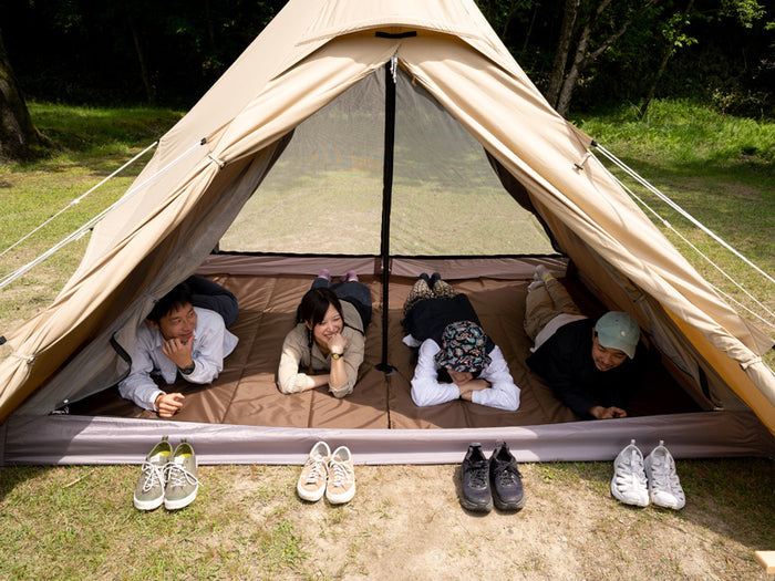 Beige bell tent with mesh front panel on RX Pyramid Tent Mat M dark brown floor