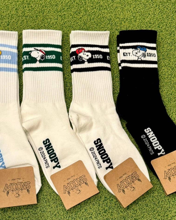 Snoopy Sports Crew Ankle Socks : Black Line