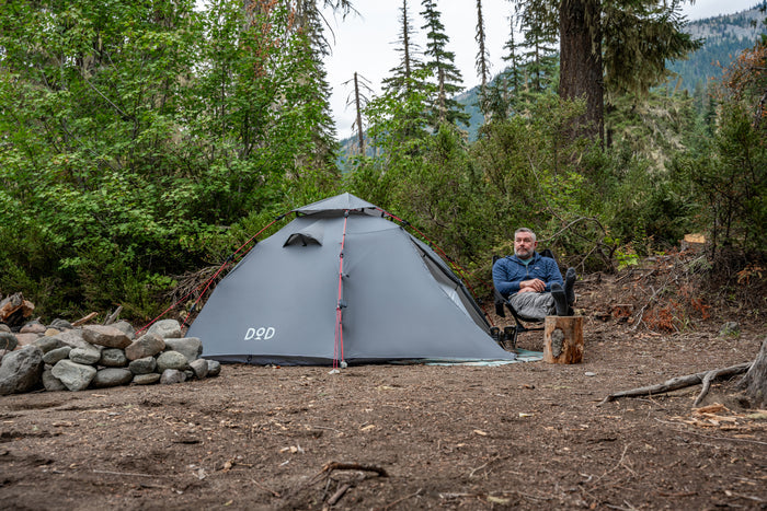 Tomo 1Pull Dome Tent: gray D&D with sleek modern design and red guy lines